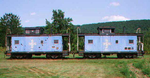 Photo of B&M cabs #458 and 482.