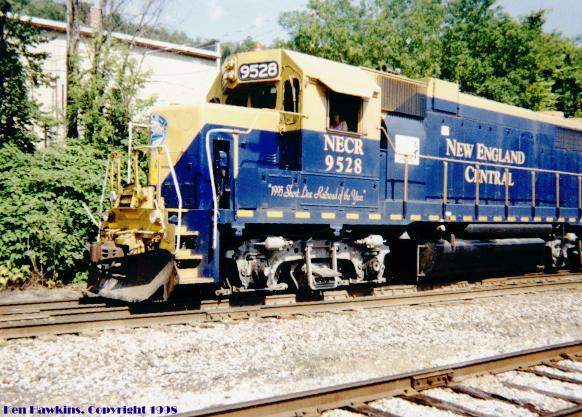 Photo of NECR 9528 leading Train 323 in Bethel, VT