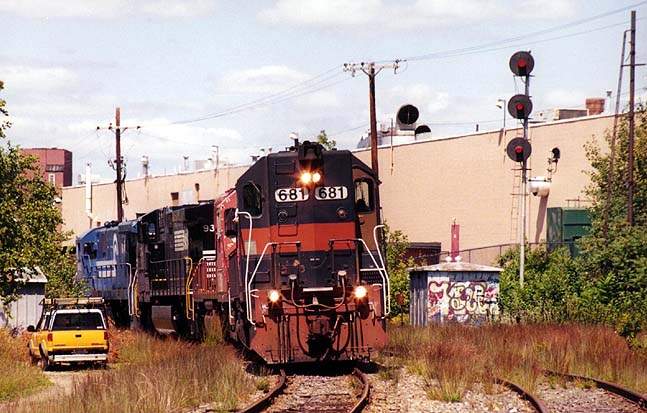 Photo of Empty Bow coal train Southbound at CPN28 in Manchester, NH