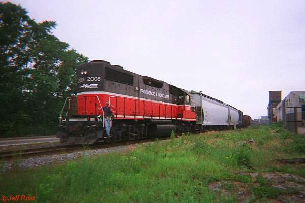 Photo of P&W's PR-2 with #2008 on the East Providence branch