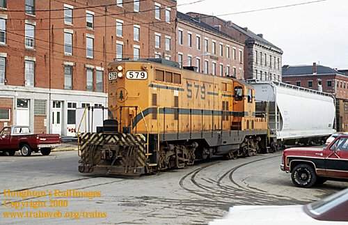 Photo of Maine Central GP7 #579 heads back down Commerci...