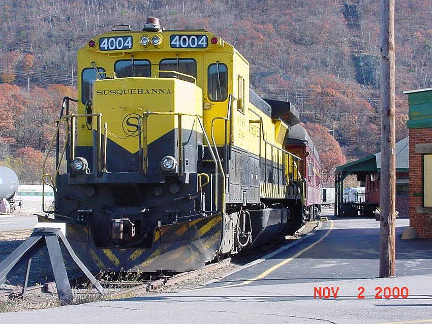Photo of 4004 at the Bellows Falls station