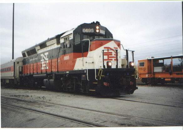 Photo of ConnDot's NH Gp40 6695 at Northrup Ave Yard, Providence RI Nov 2000