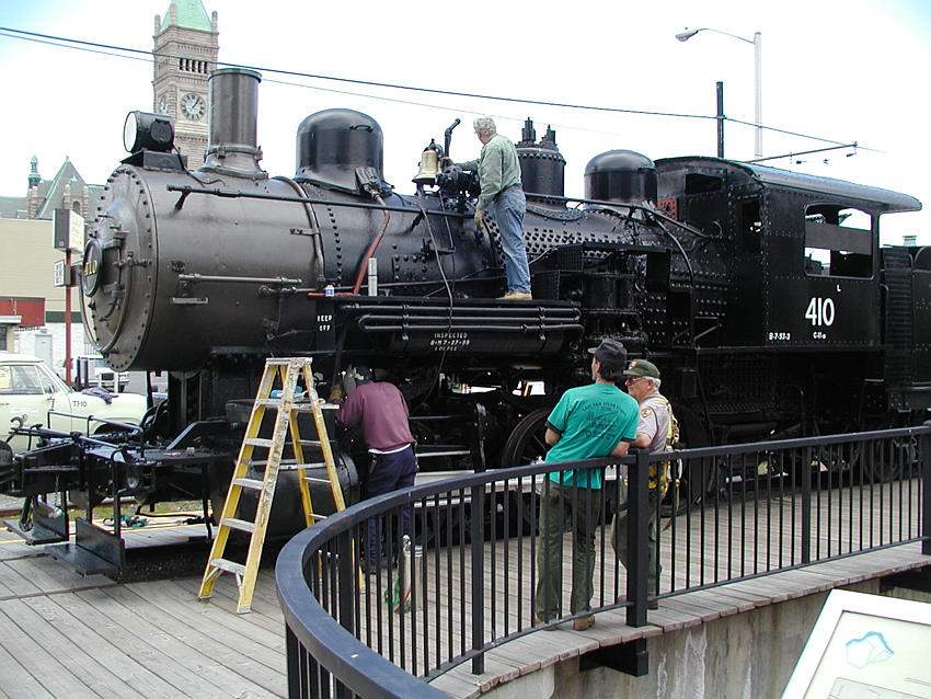 Photo of B&M 410 at Lowell