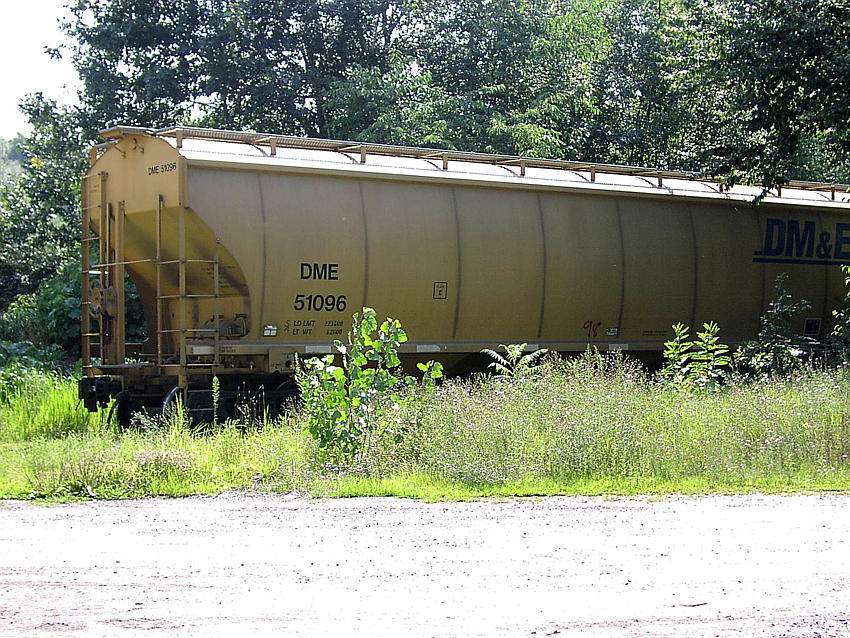 Photo of DM&E grain car at E.Deerfield