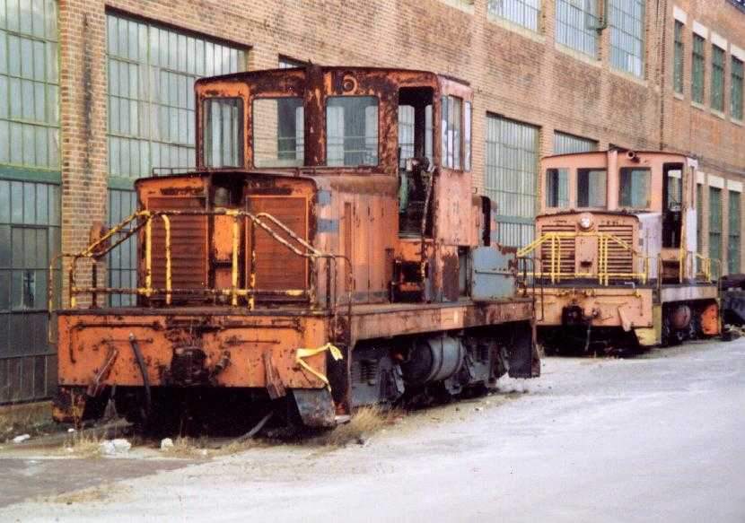 Photo of Derelict Fore River 70-Tonners 16 and 15 in Quincy, MA, 1992