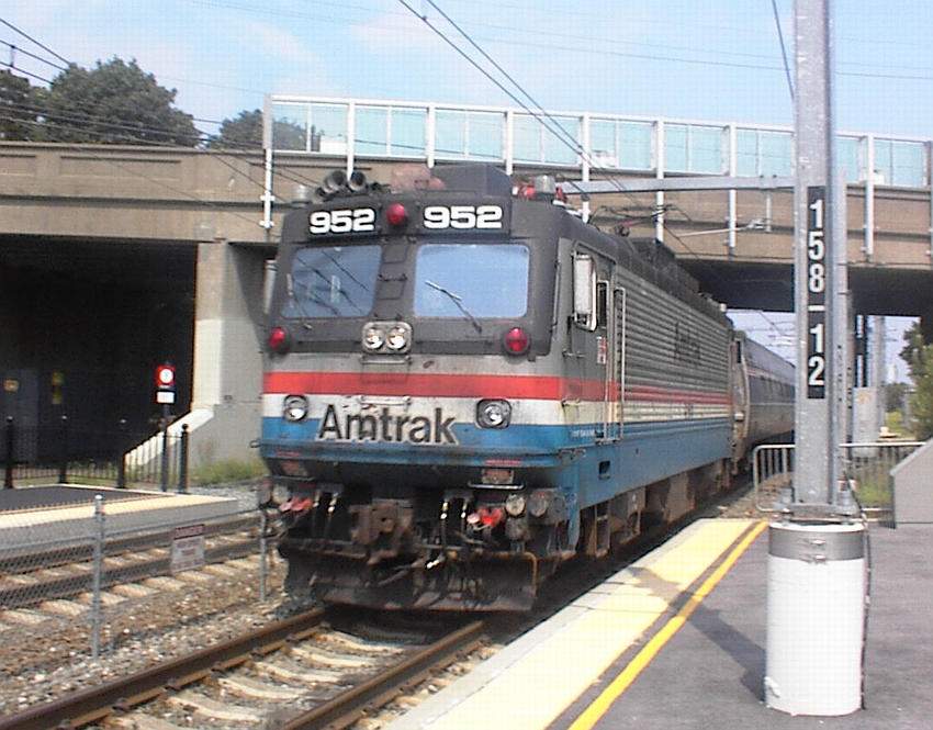 Photo of Train #173 approaches Kingston, RI