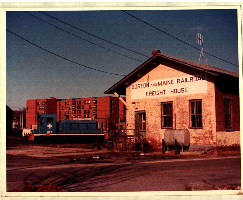 Photo of B&M 1117 & Freight House in 1980