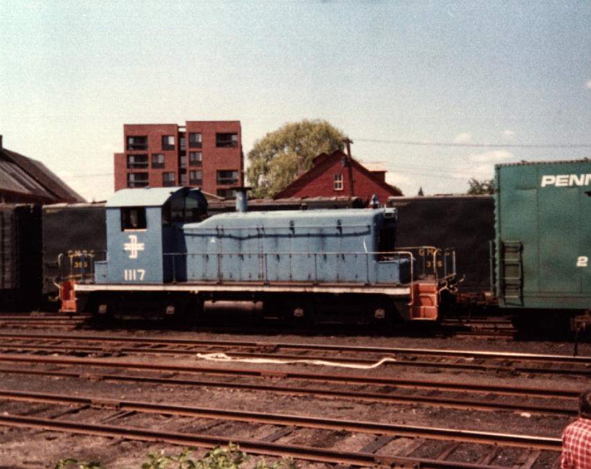 Photo of B&M 1117 switches Keene, NH yard June 1980