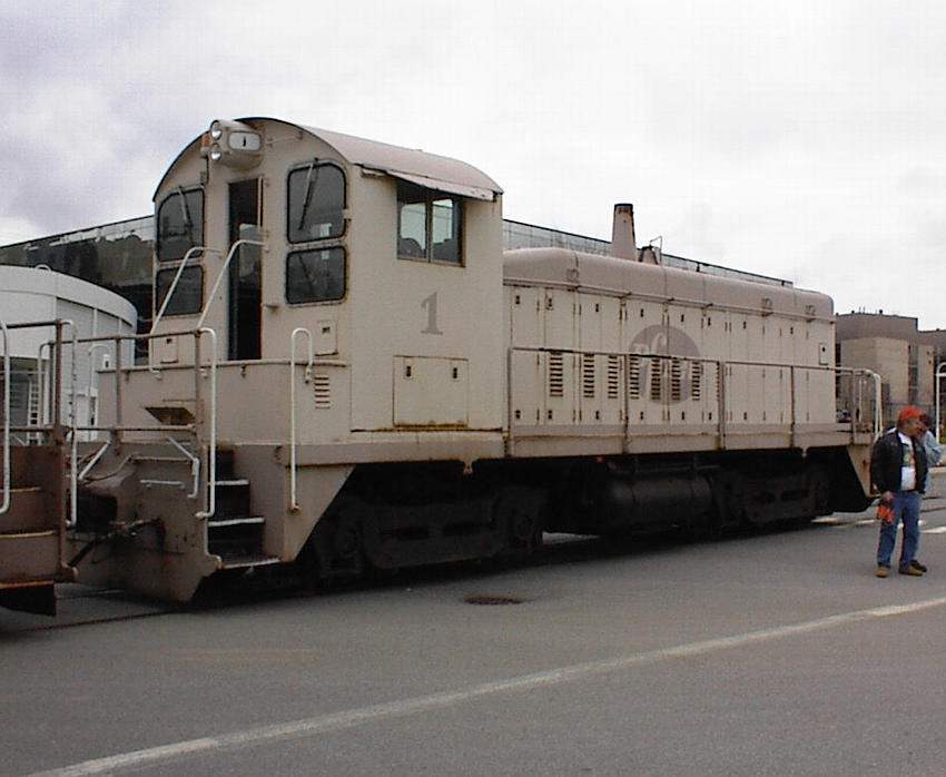 Photo of Pfizer Chemical Co. SW-8 #1 donated to Danbury Railroad Museum