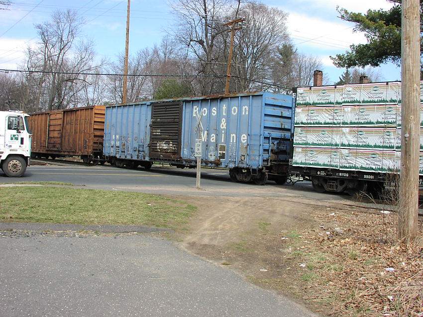 Photo of B&M boxcar on the CNZR Bloomfield CT.