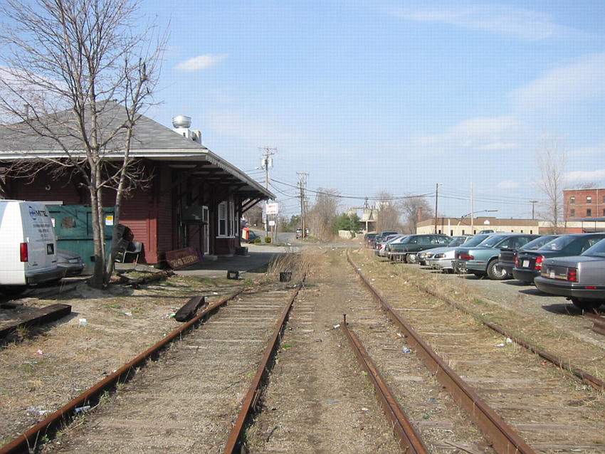 Photo of the depot in wakefiled looking down the tracks towards Lynnfield and Peabody