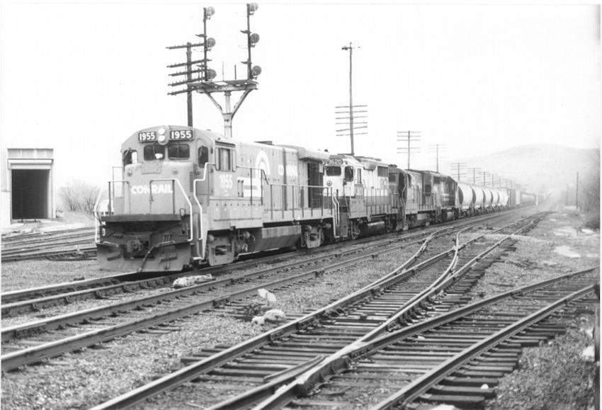 Photo of Early Conrail with a mixed pool of Power