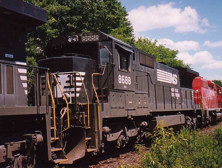 Photo of NS 8688 at Gardner, MA