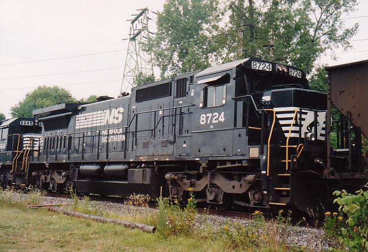 Photo of NS 8724 at Holyoke, MA