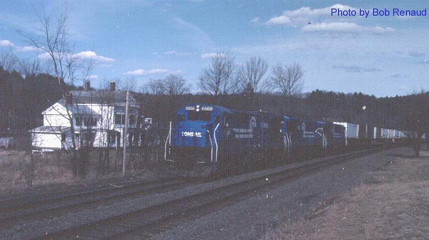 Photo of Conrail C30-7a #6568