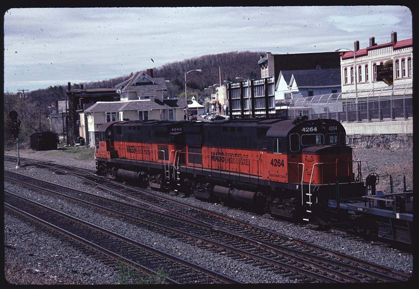 Photo of Mass Central #4264 and with the #4243 switching in Palmer, MA