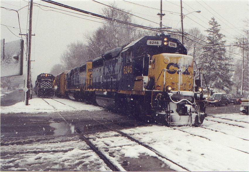 Photo of CSX picks up cars from FRVT