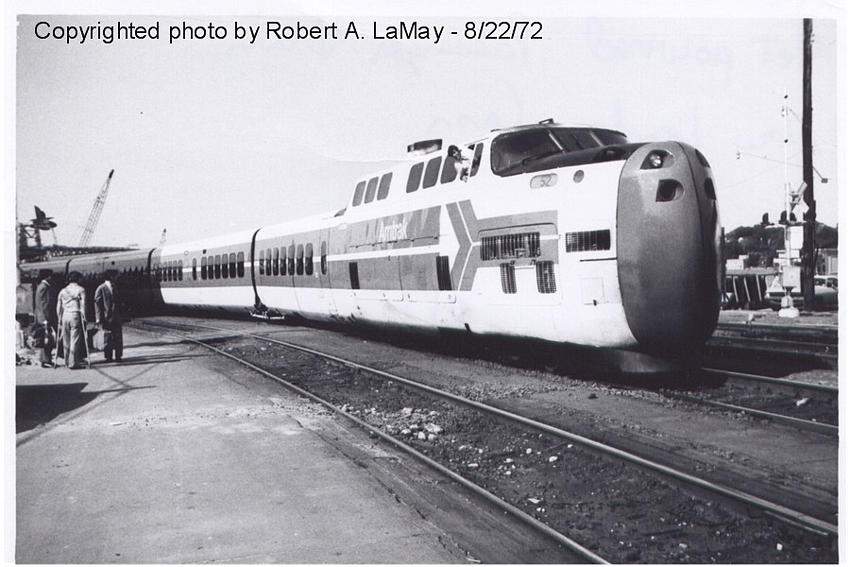 Photo of Amtrak's turbo at New London, Conn.