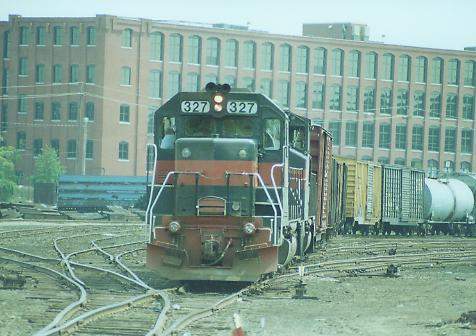 Photo of GP40 #327 & GP40-2W #514 switching at Lawrence, MA.