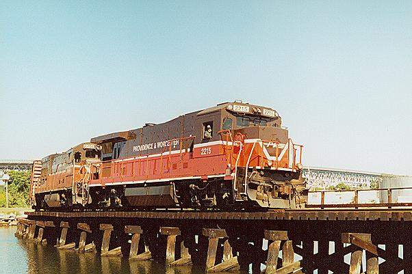 Photo of B23-7S #2215 & U23B #2204 on NR-2 at New London, CT.