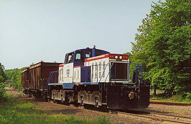 Photo of Branford GE 85T #7359 switching the dock lead at Pine Orchard, CT.