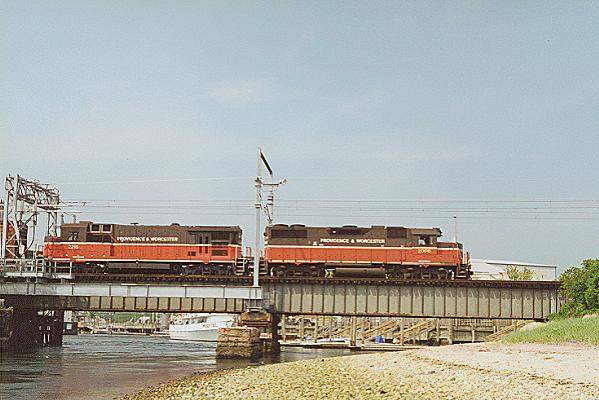 Photo of GP38-2 #2006 & B23-7S #2215 on NR-2 at Niantic, CT.