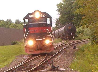 Photo of MEC 353 & 352 SPOTTING TANKCARS  AT OLD HERSHEY CHOCOLATE  DOUBLE SIDING