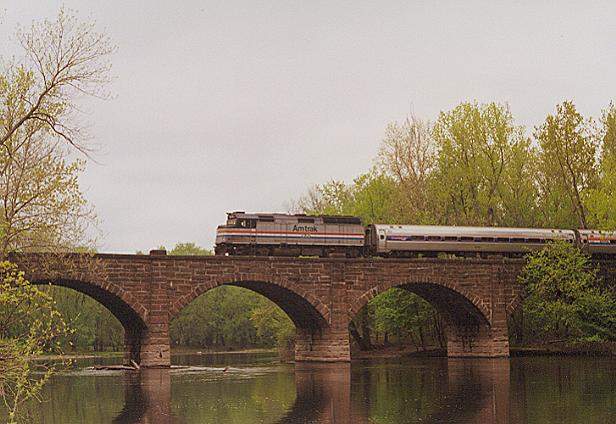 Photo of F40PH #265 on T#475 crossing the Farmington River at Windsor, CT.