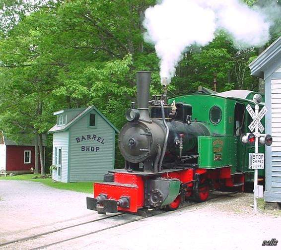 Photo of Narrow gauge Boothbay Engine 13 at crossing