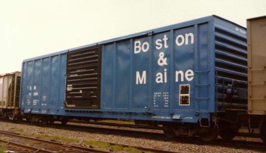 Photo of New B&M boxcar in blue.