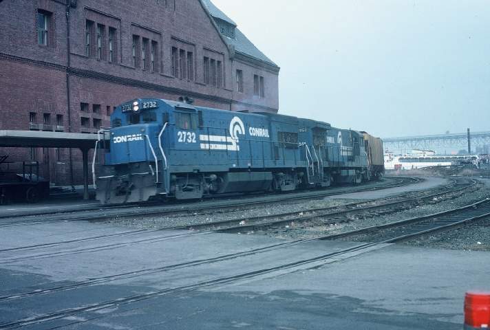 Photo of Conrail on the Shoreline