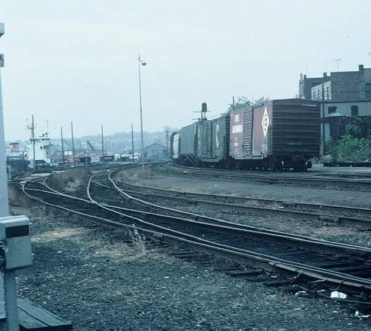 Photo of Conrail on the Shoreline