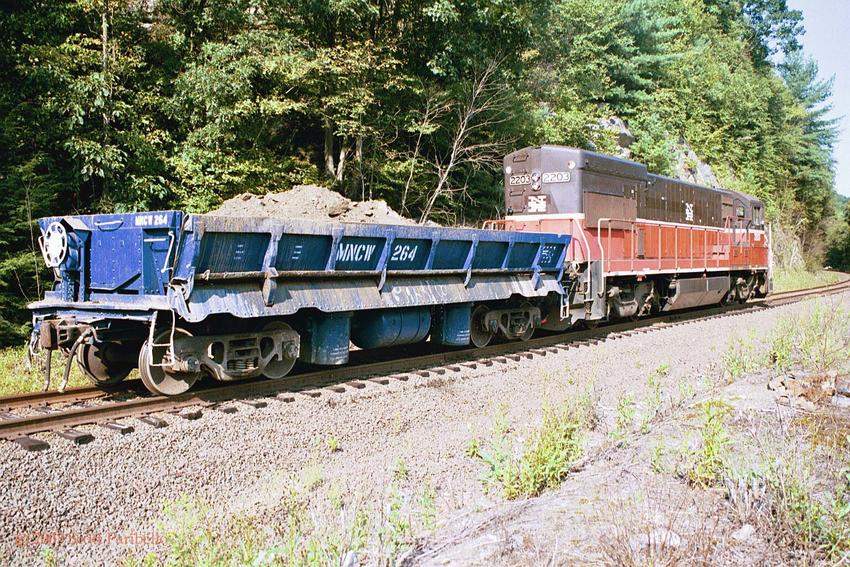 Photo of MOW work on the Naugatuck Railroad