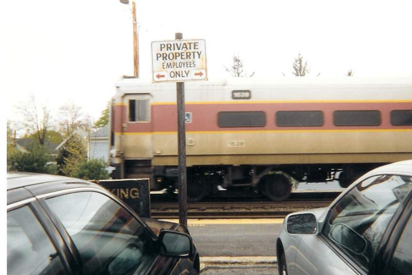 Photo of CCU 1639 leads MBTA train #466 into Concord, MA