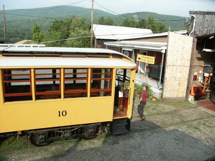 Photo of Wider view of SFTM 10 from Caboose
