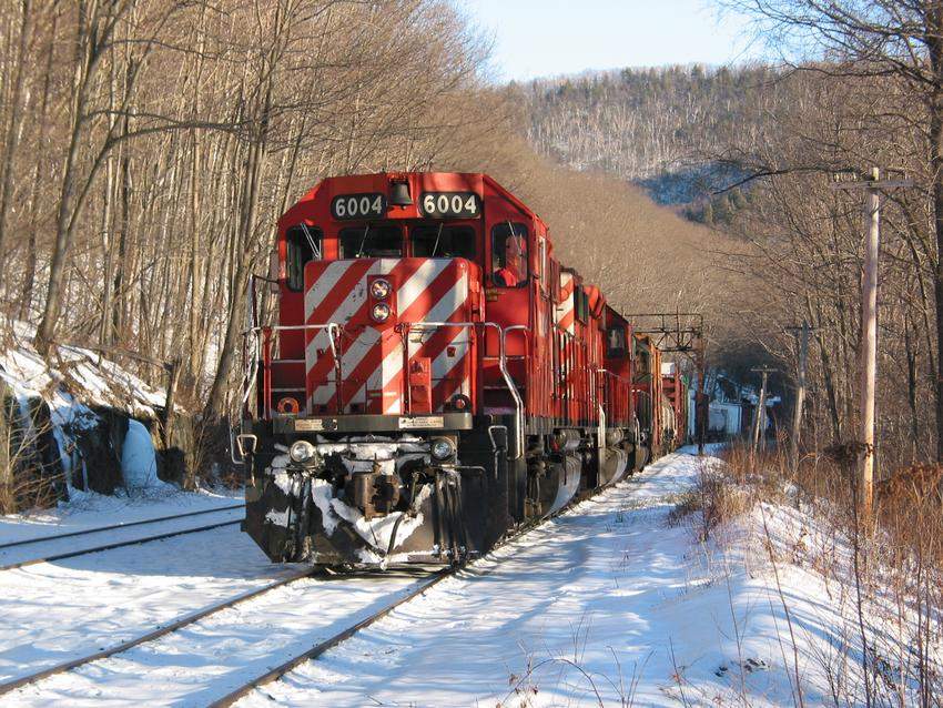 Photo of EDMO waits for an east bound at Soapstone.