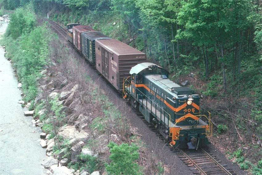 Photo of Green Mountain RR RS1 405 at Gassetts Vt