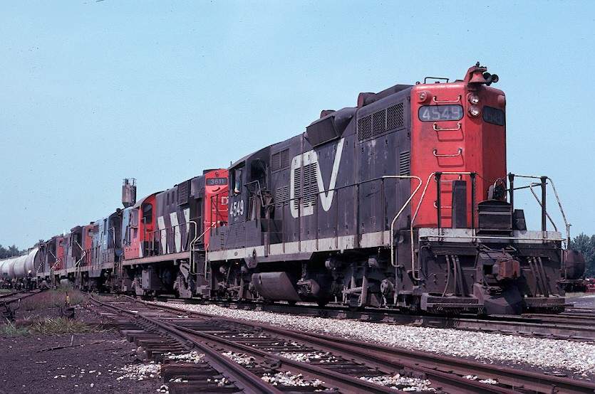 Photo of CV Geeps with 4549 in the lead
