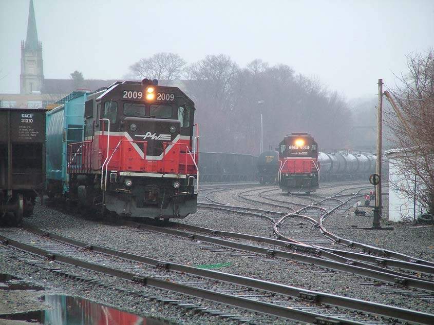 Photo of PR-2: P&W GP38-2 #2009 working the south end of Valley Falls Yard