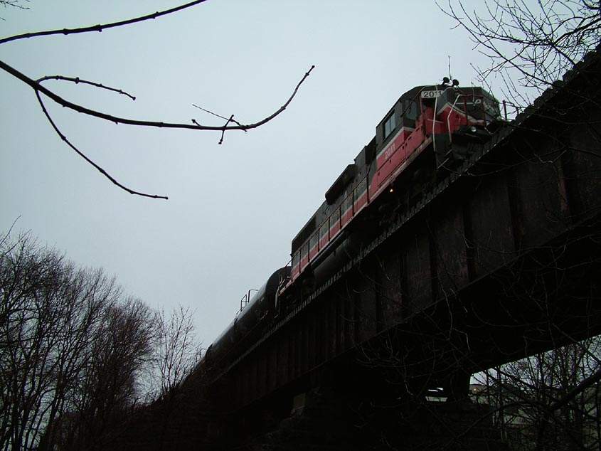 Photo of PR-2: P&W GP38-3 #2011 returning to Valley Falls on the Main Line.