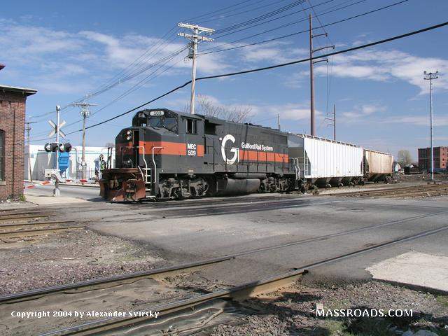 Photo of LA-1 departs Lawrence Yard for a bouncy jaunt on the Lowell Hill Branch