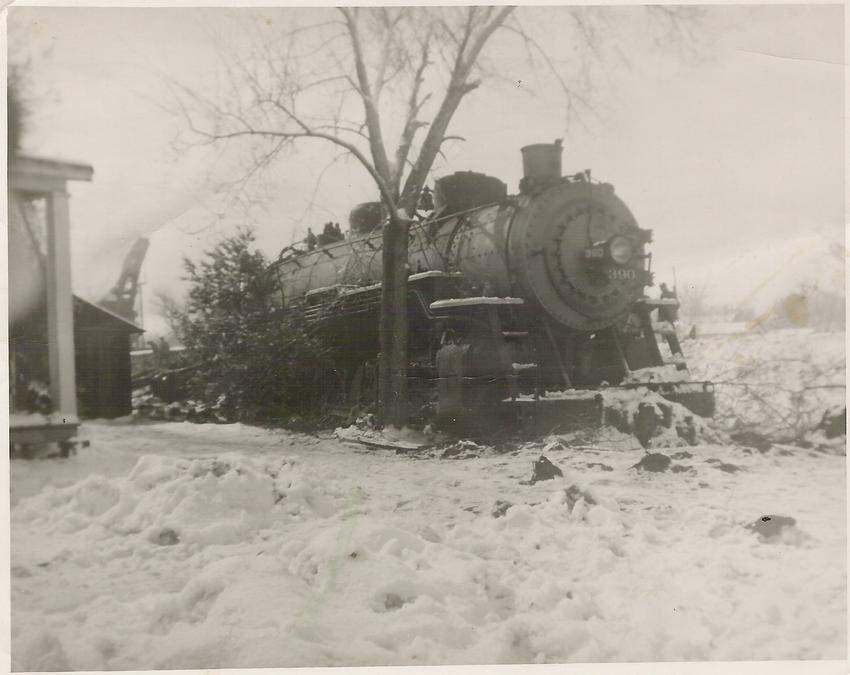 Photo of Steam locomotive derailed.