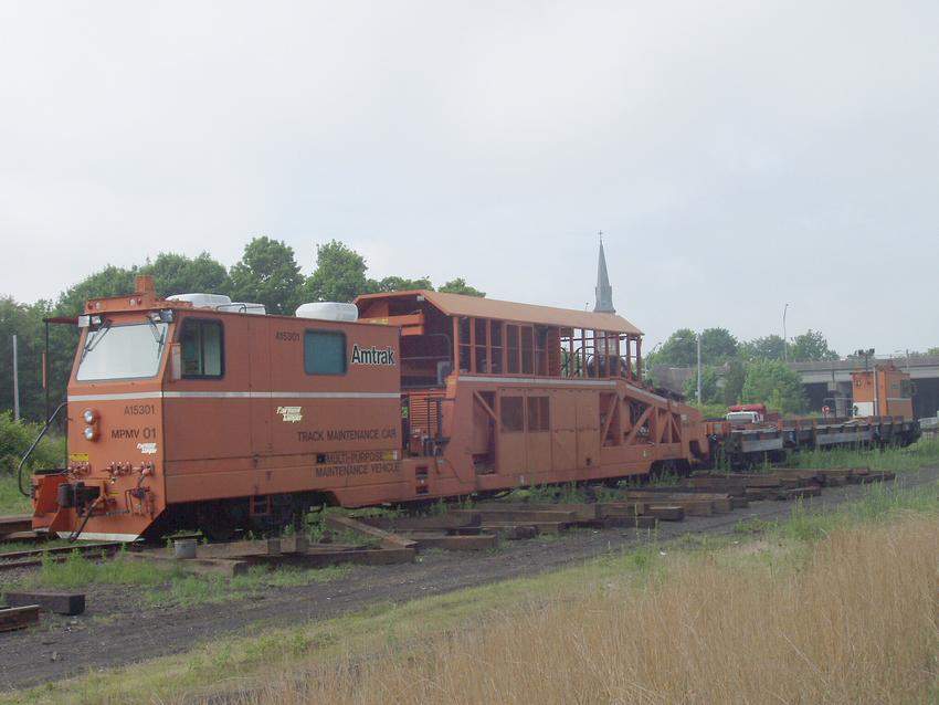 Photo of Amtrak MPMV01 at siding in Meriden, CT