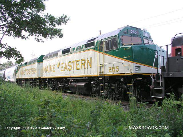 Photo of Maine Eastern F40PH locomotives #265 and #291