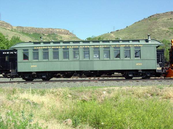 Photo of Coach #280 in the yard