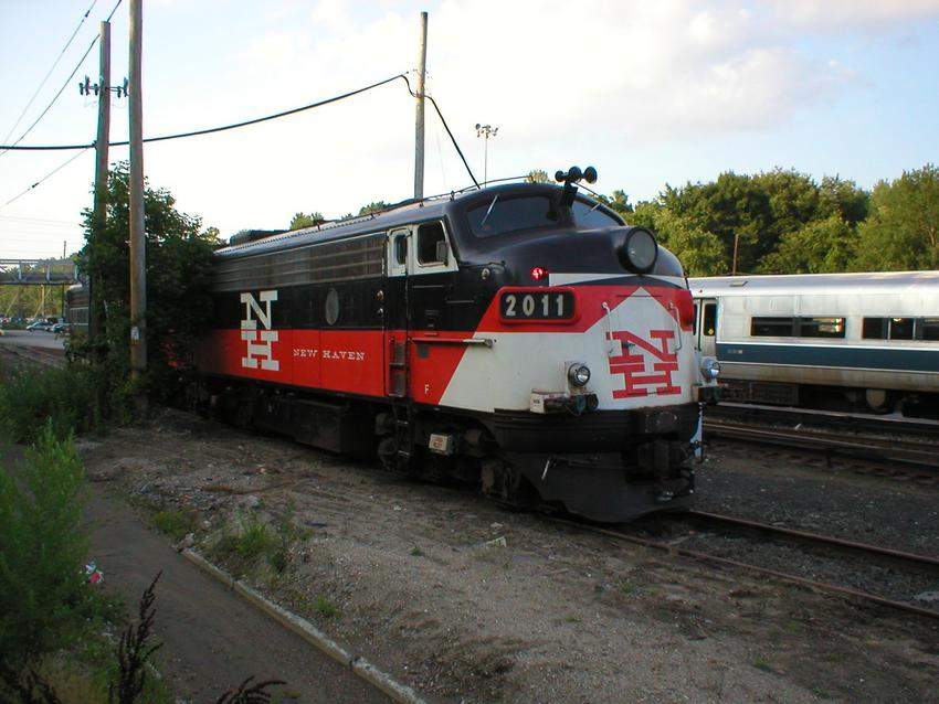 Photo of CDOT 2011 idles away with NYC painted MNRR 2012 in Brewster.