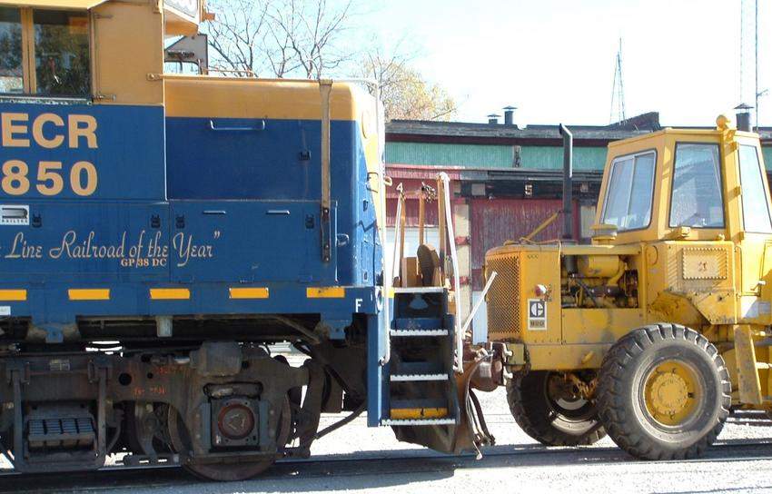 Photo of Closer view of NECR 3850 about to be pulled onto the turntable at the NECR shops