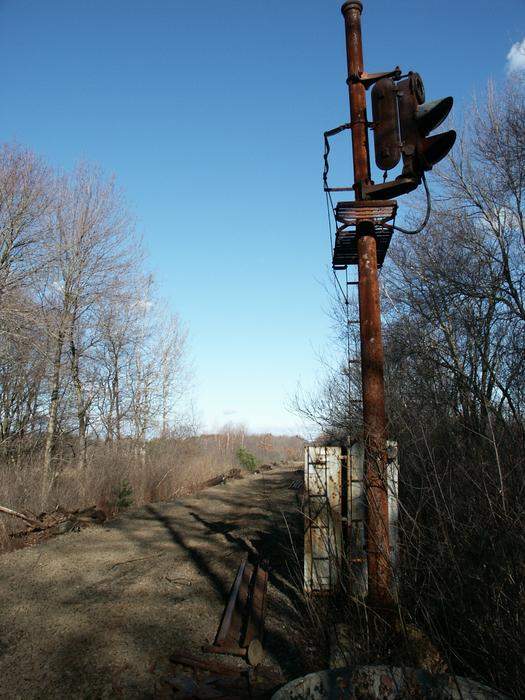 Photo of CSX/CR/PC/NH Lowell Secondary Signal looks lonely after salvage operations
