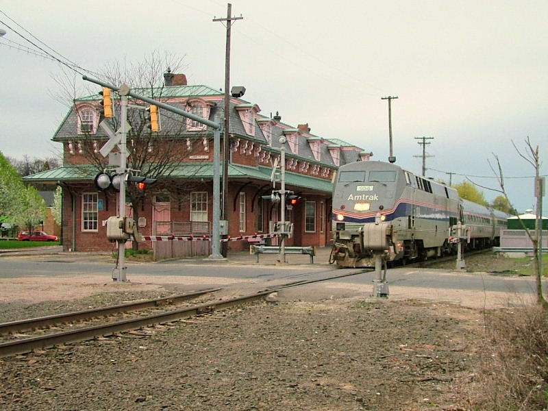 Photo of Amtrak P42DC 104 at Wallingford Depot